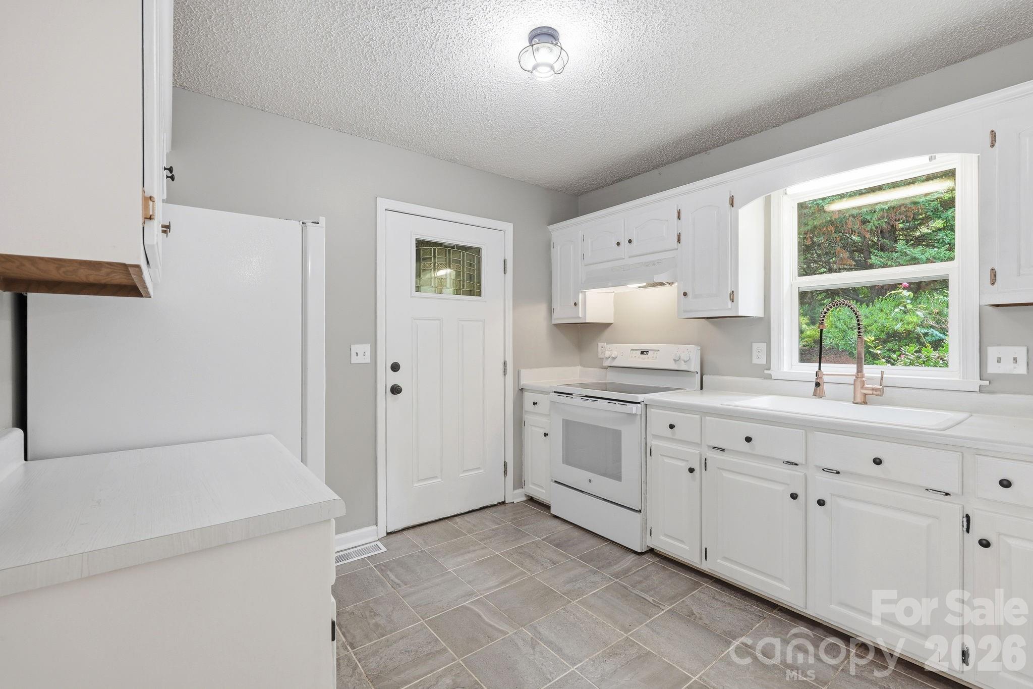 340 Oakwood Lane
