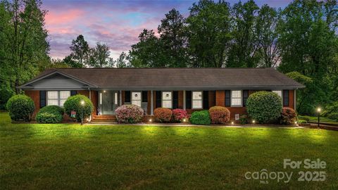 1044 Oakridge Farm Highway Mooresville NC 28115