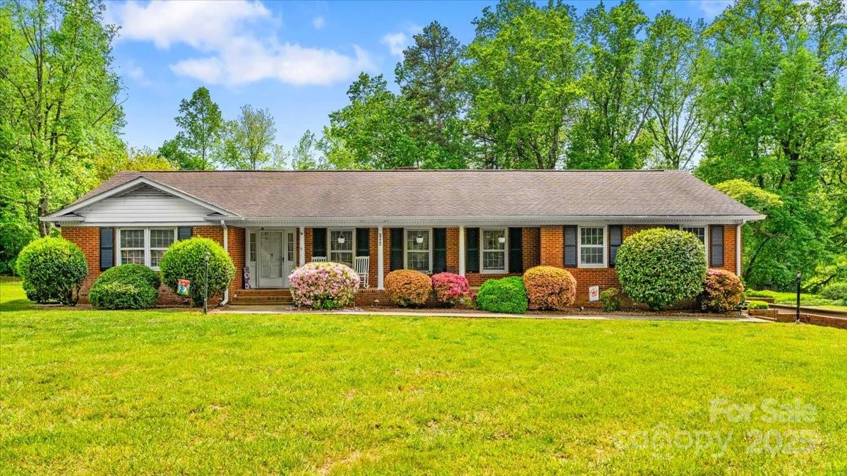 1044 Oakridge Farm Highway
