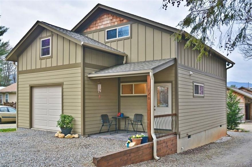 Built in 2013! 2 bedrooms 1.5 bath with open floor plan and SS appliances in the heart of Black Mountain. Home offers beautiful mountain views.  Great opportunity for vacation rental or first time home buyer.  Enjoy walking to the Farmers Market, shops, restaurants and all that downtown Black Mountain has to offer. Only a 5-10 walk to Black Mountain Greenway and Montreat for great hiking.