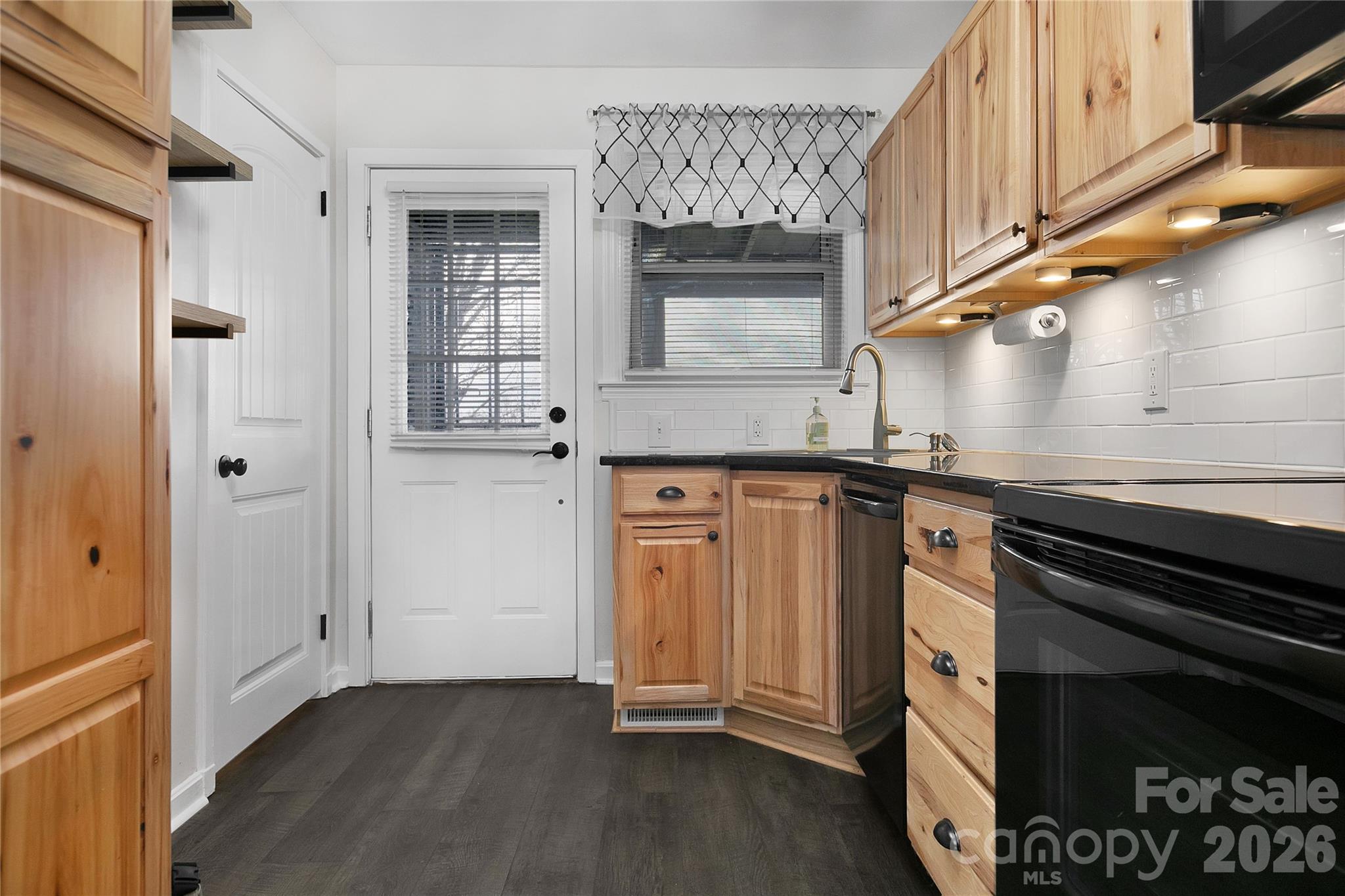 Sapphire Manor - Residential