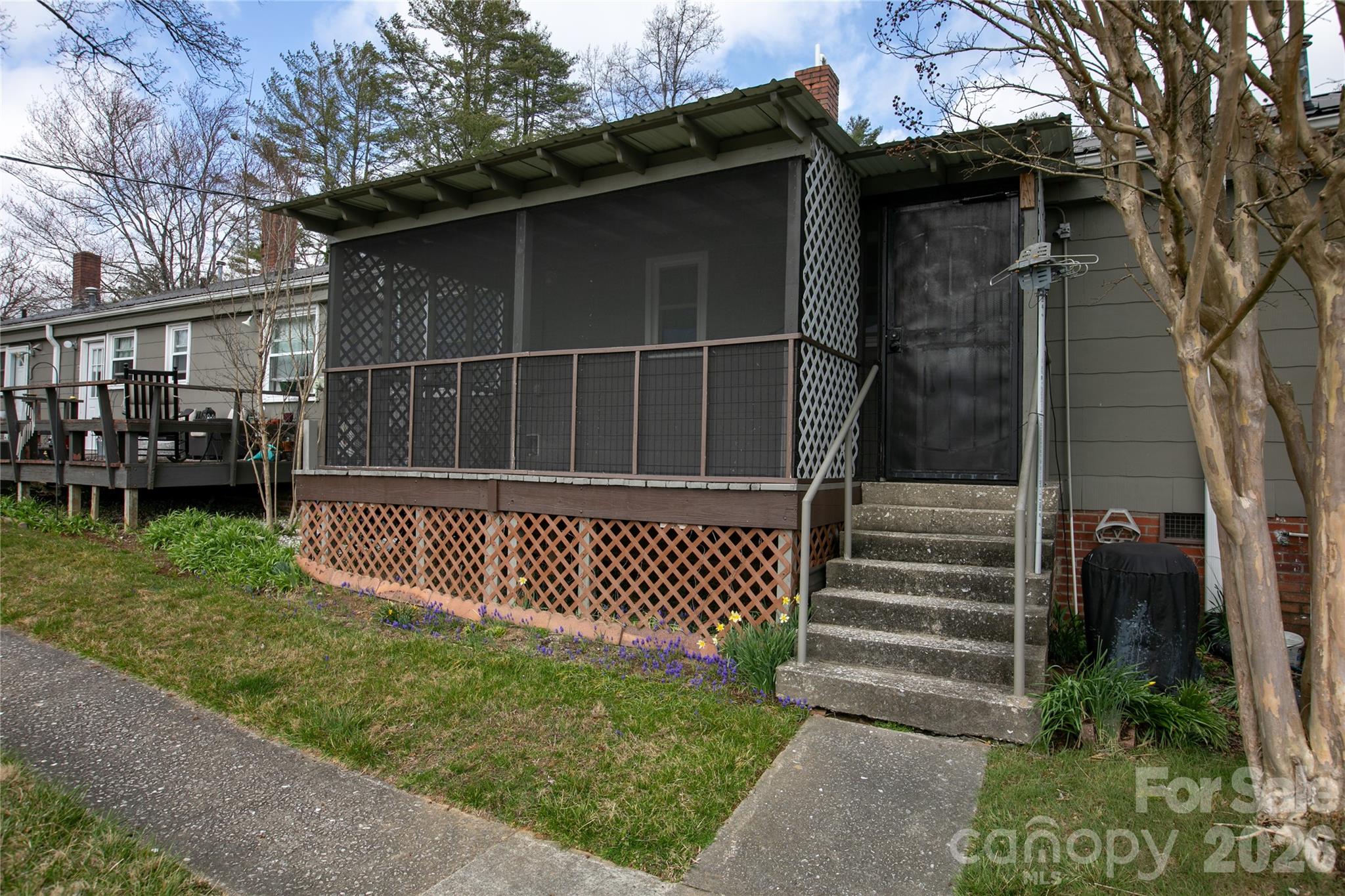 Sapphire Manor - Residential