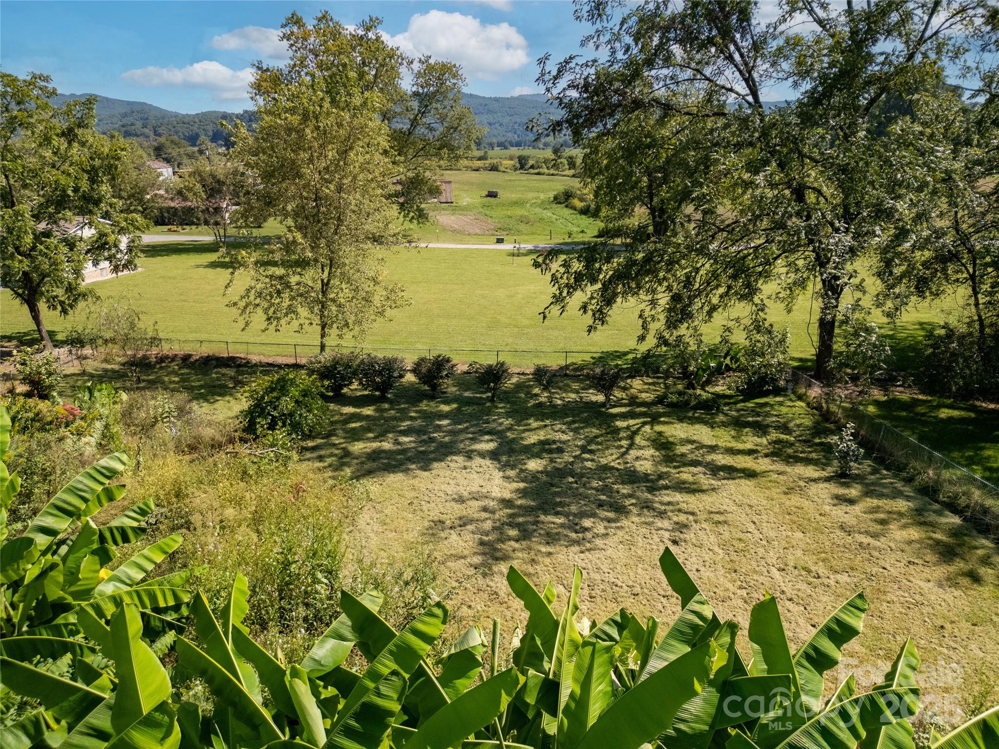 392 Old Hendersonville Highway