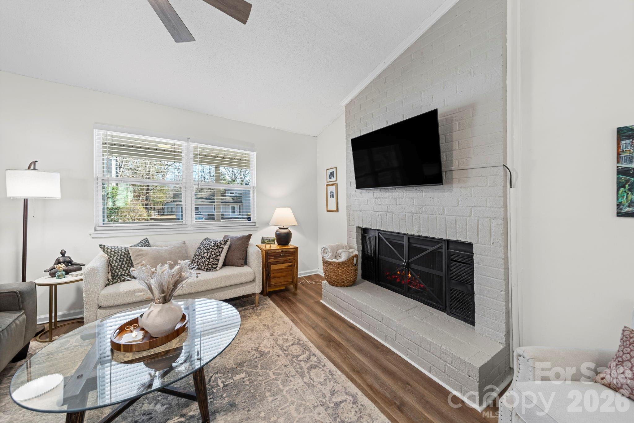 5019 Rolling Oak Lane