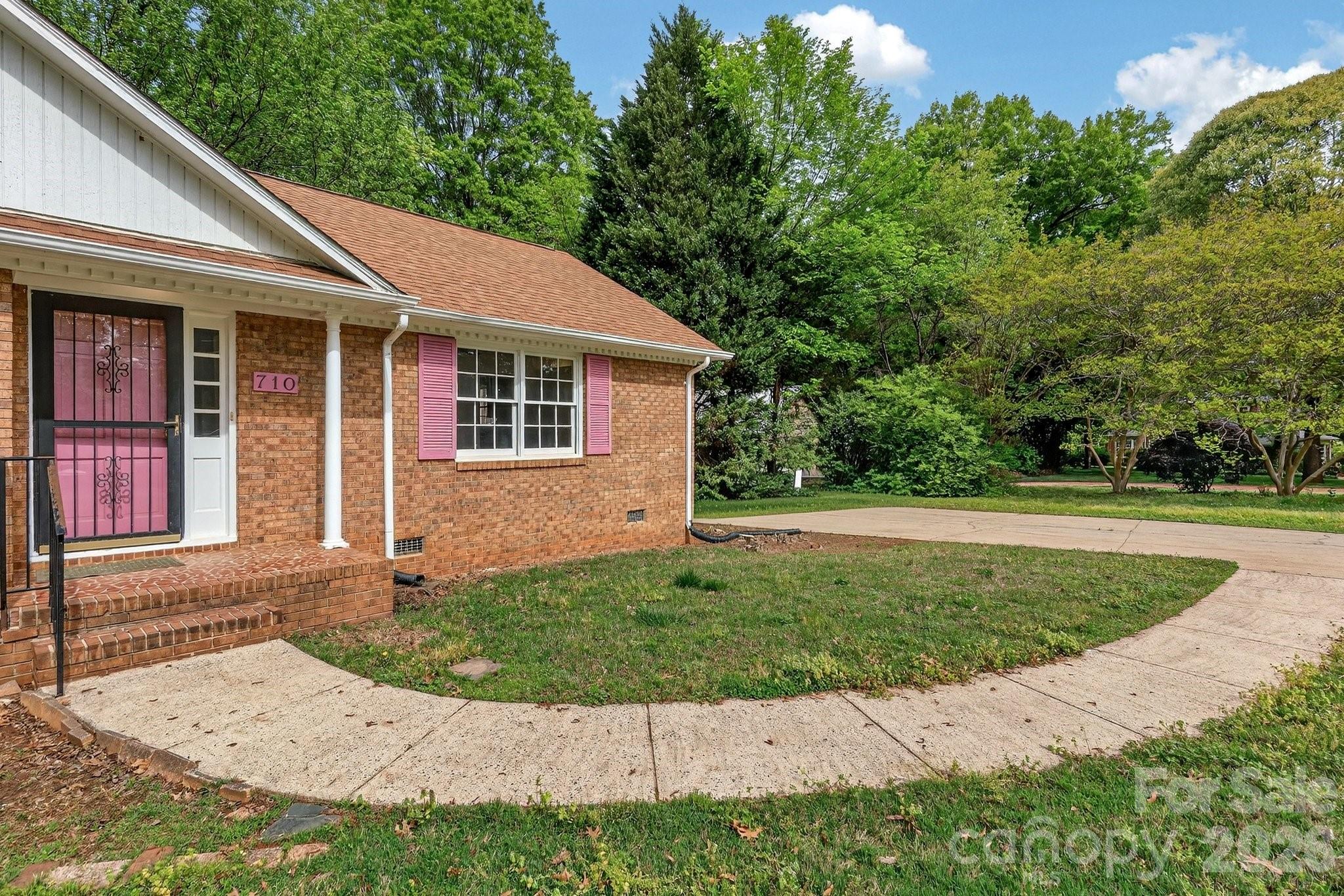 Twin Oaks - Residential