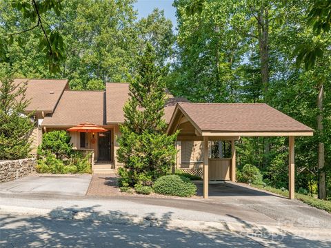 Photo of 101 N Scarlet Oak Lane, Hendersonville, NC 28791 (MLS # 4299352)