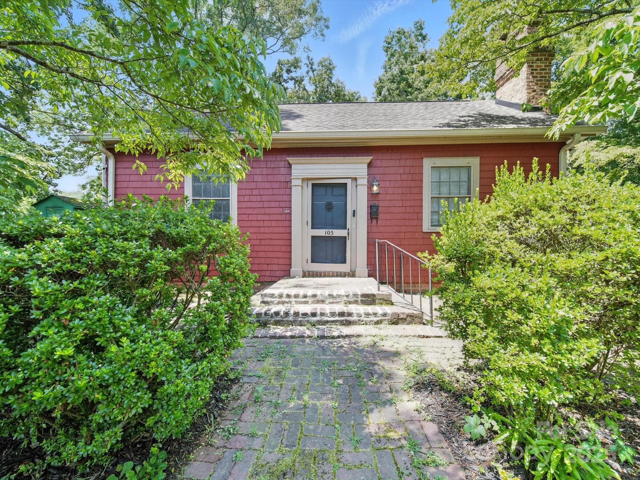 105 Edgewood Circle NE