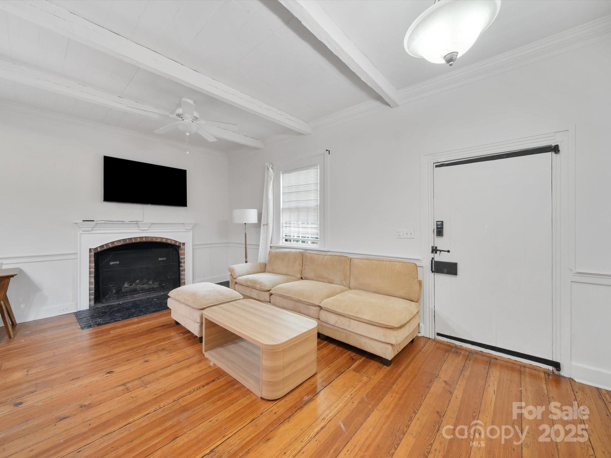 105 Edgewood Circle NE