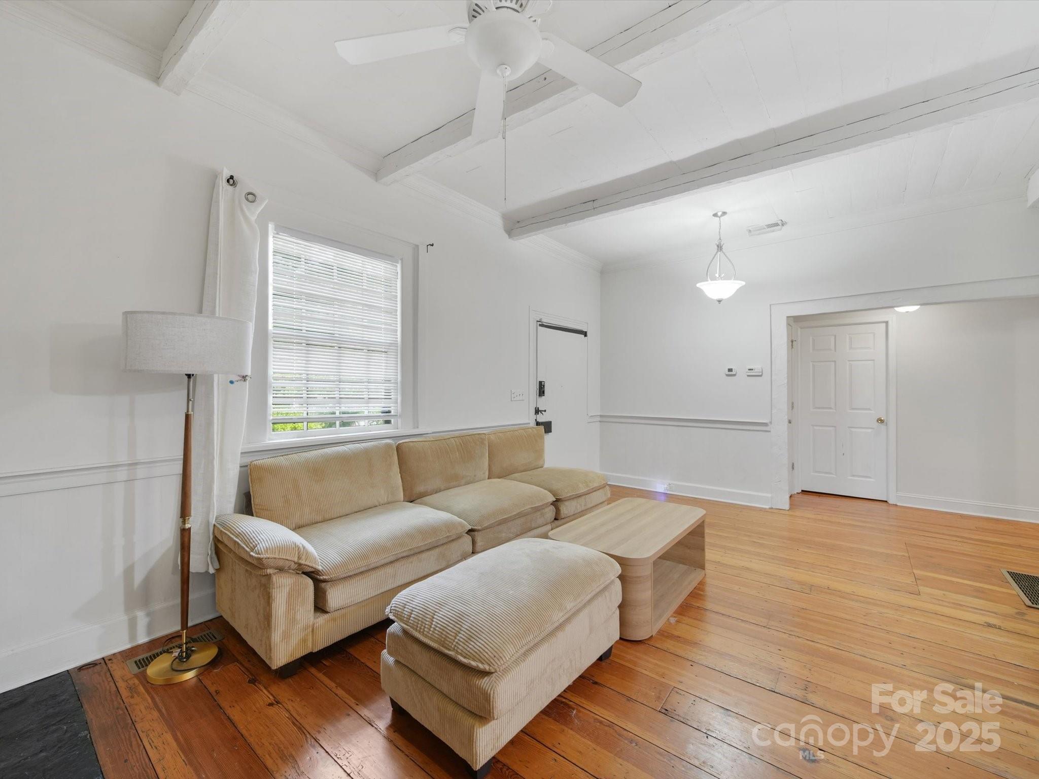 105 Edgewood Circle NE