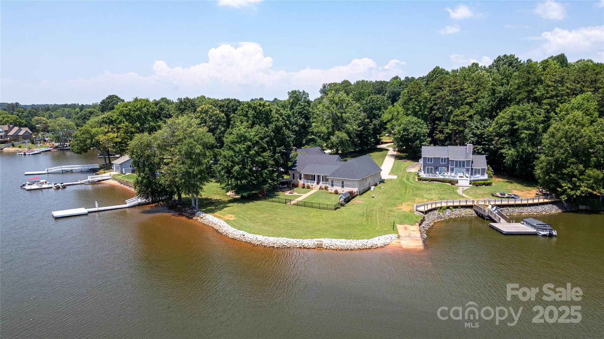 735 Pebble Point