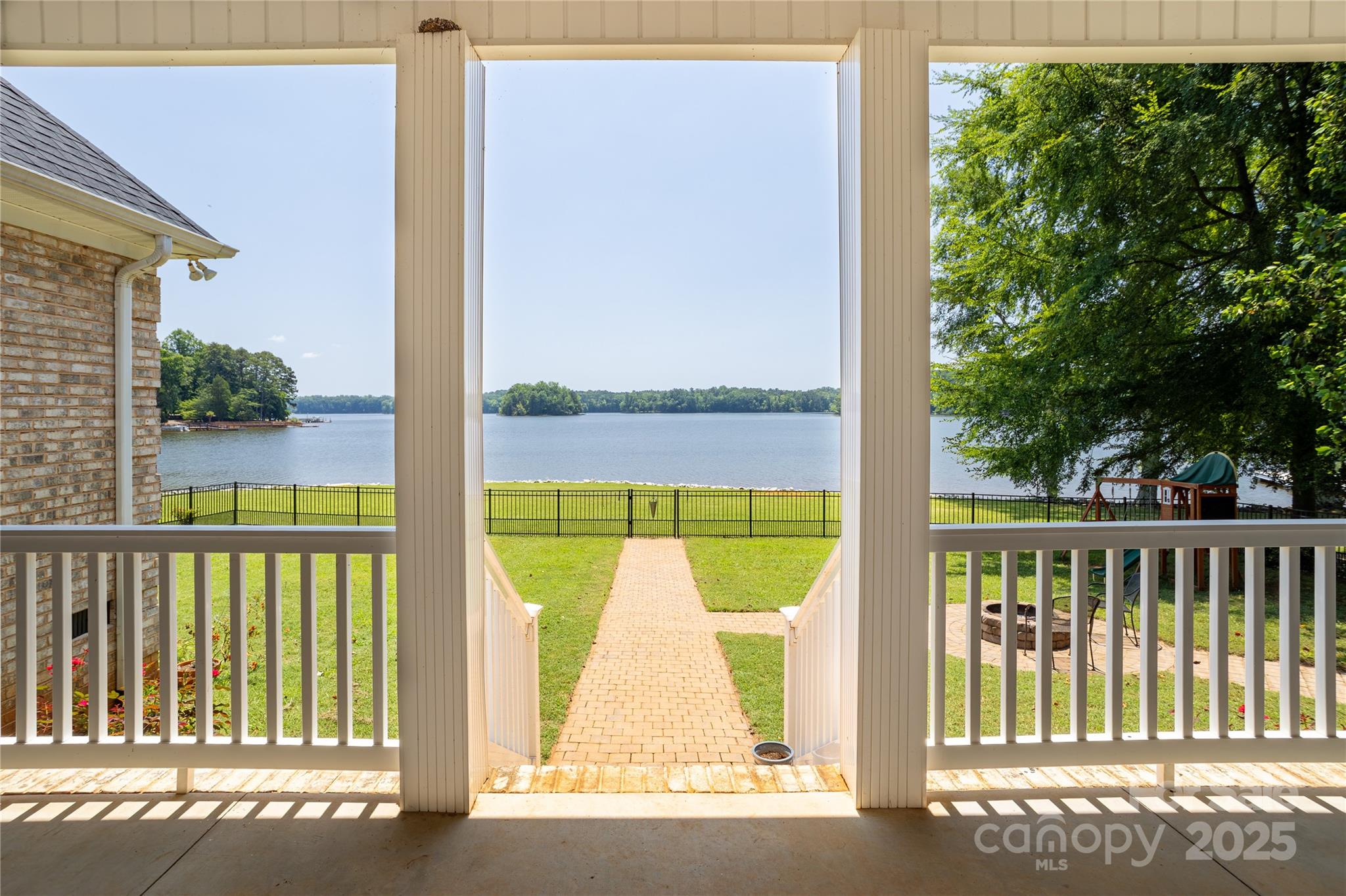 735 Pebble Point
