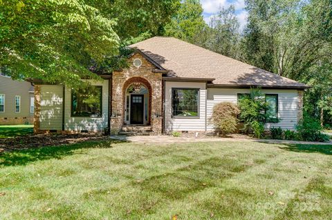 A home in Huntersville