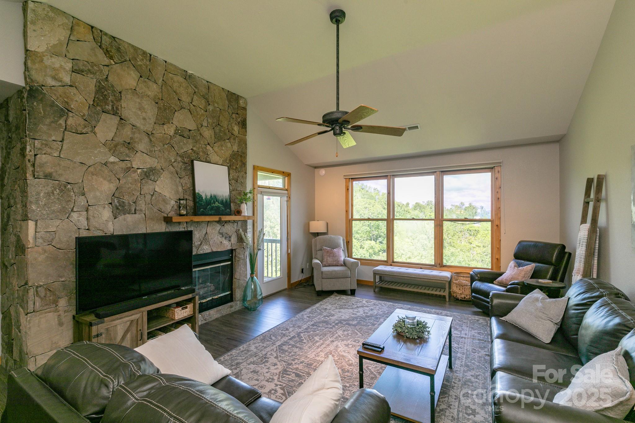 130 Stoney Falls Loop 2-303