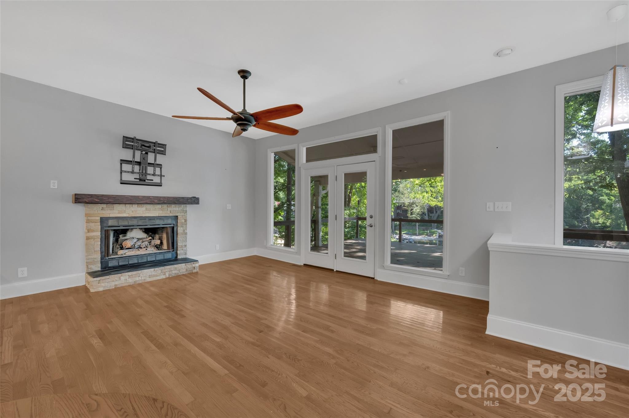 Tega Cay - Residential