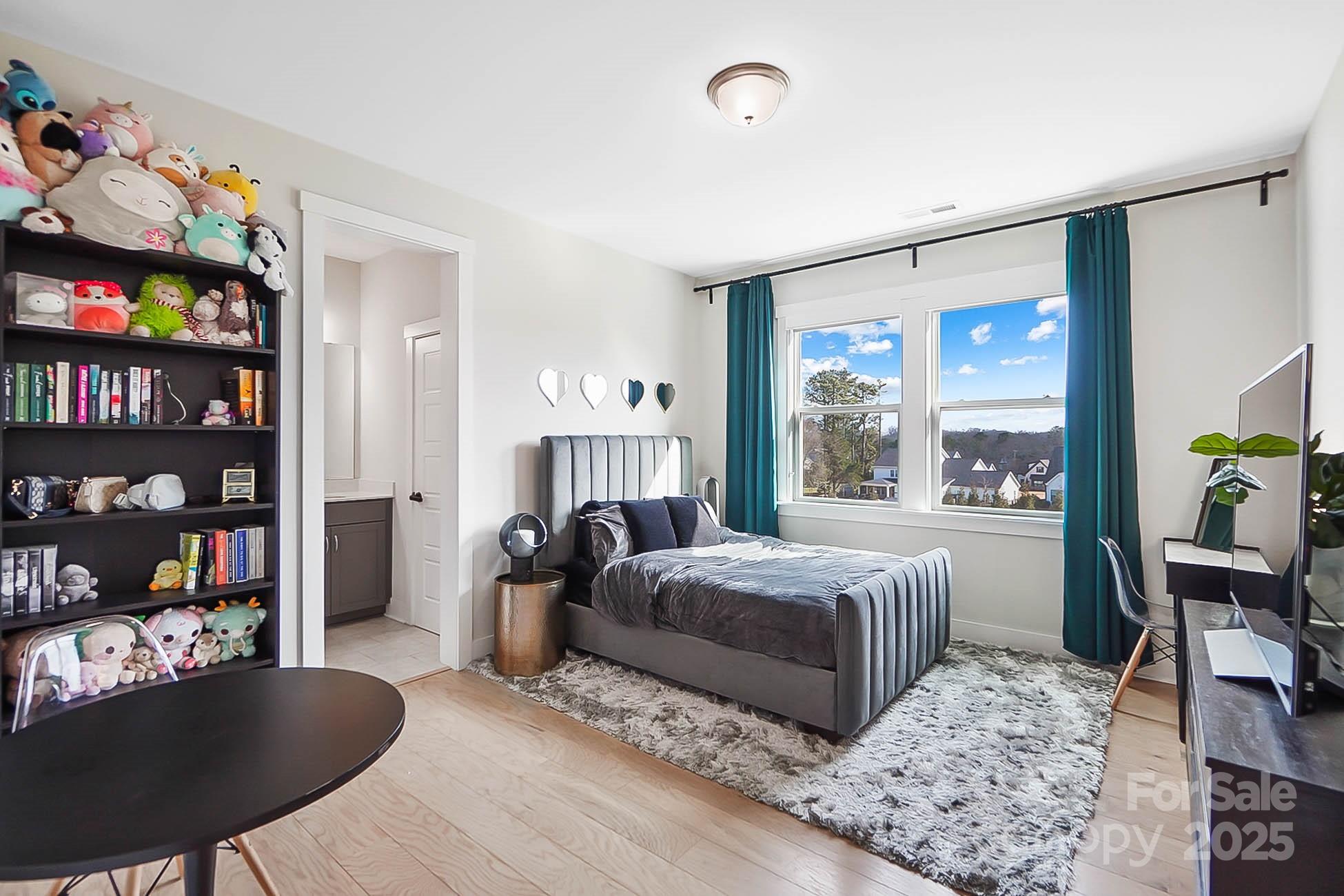 Hollins Grove - Residential