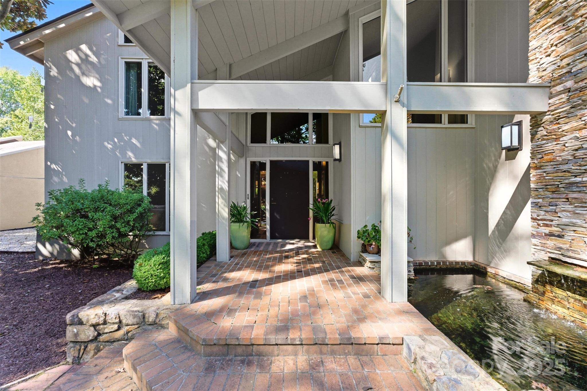 17 Sunrise Point Court