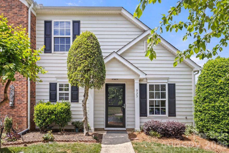 Great Fort Mill END UNIT Townhome that has been given a nice refresh to bring it back to life! Walk into the home onto LVP flooring throughout the entire main floor! All main living areas are spacious with Vaulted Ceilings and feature nice modern light fixtures! Kitchen is GREAT w/pantry, wooden cabinets, custom backsplash, and SS Dishwasher, Range, and Microwave! SPLIT floorplan w/the primary suite on the main floor! Primary suite is AWESOME featuring nice spacious room, BIG walk-in closet, modern ceiling fan, and full bathroom w/single granite vanity & tub/shower combo! Laundry room is on the main floor as well. UP: Up the stairs you will find both guest bedrooms featuring plush carpeting & the additional full bathroom w/single granite vanity & tub/shower combo. Step out the sliding glass doors onto the back patio that makes the perfect place for enjoying summer nights! Additional storage unit out there too! Come see this one today!