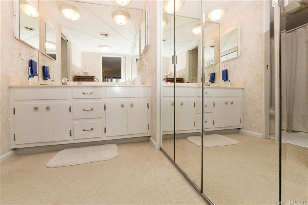 Lakemoor Village - Residential