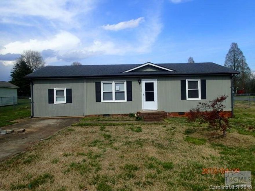 MOVE-IN READY 3 bedroom 1 bath ranch style home in Mountain View community of Hickory NC. The single level floorplan includes a spacious living room w hardwood flooring that opens up to the kitchen/dining area boasting tiled flooring. 3 spacious bedrooms and a tiled full bathroom complete the interior. Home is situated on a level 0.34 acre lot with fenced back yard and outbuilding. Location provides a rural setting and the feeling of a community yet is just minutes from all the shopping, dining, and industry of Hickory NC. If the selling agent (aka buyer's agent) is purchaser of the property, the seller will not pay the selling agent's (buyer's) portion of the commission. Pre-Approval (not pre-qualification) Necessary for mortgages and “Bank Statement Necessary for cash.This property is being sold as-is, with no warranties or guarantees.