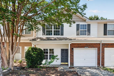 Photo of 13711 Singleleaf Lane, Charlotte, NC 28278 (MLS # 4418599)