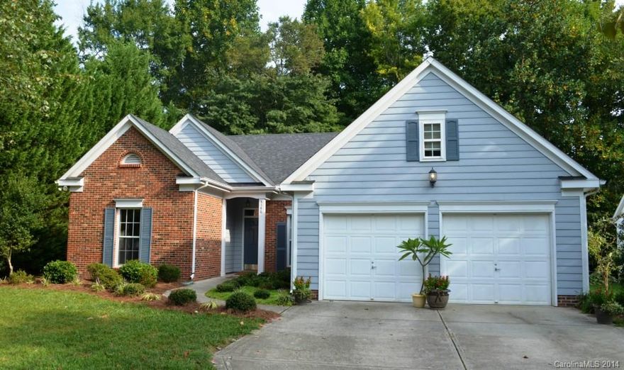 Well maintained one level home features spacious kitchen and breakfast with hardwood flooring open to the den with fireplace! Formal dining room also has hardwoods. Vaulted master suite with private bath featuring garden tub, separate shower and dual vanity.  Split bedroom plan.  Closets all have additional storage.   Mature landscaping with lots of trees.  Home Warranty!