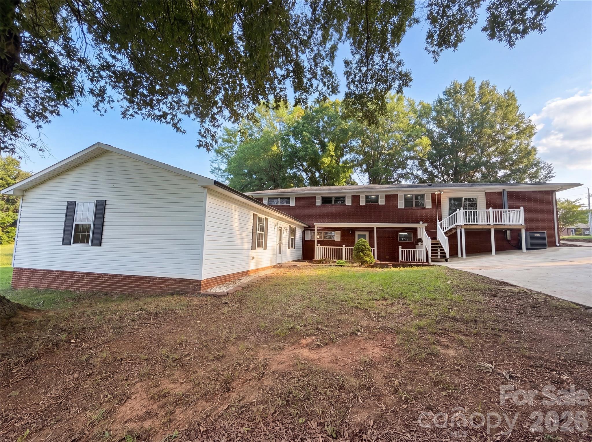 1580 W Cloaninger Avenue