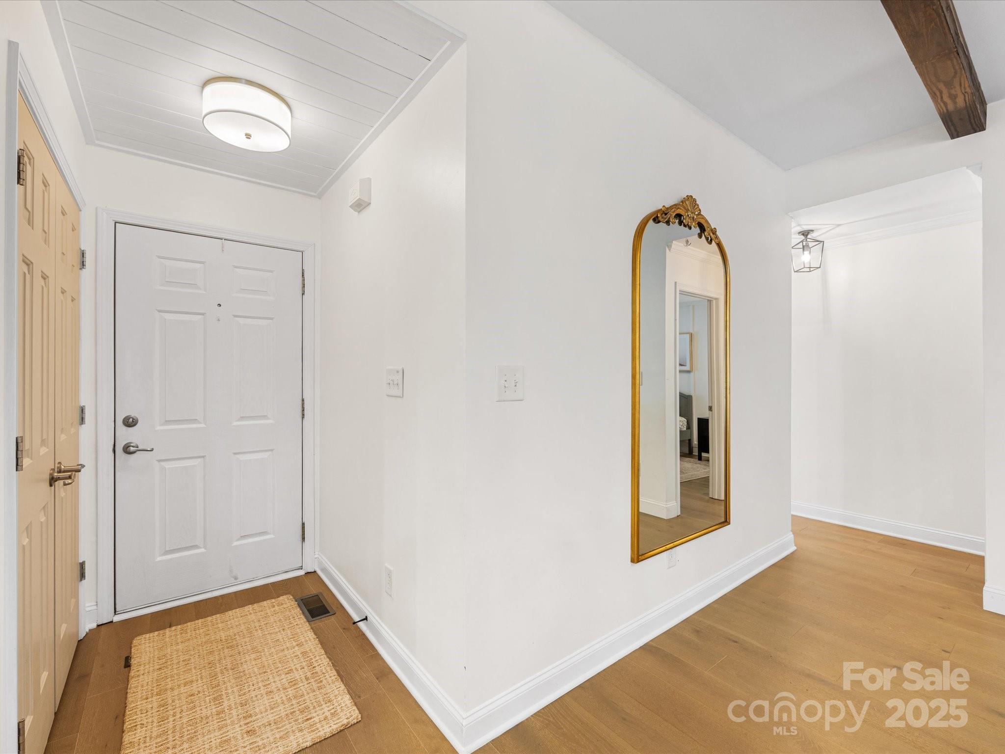 2212 Courtyard Lane