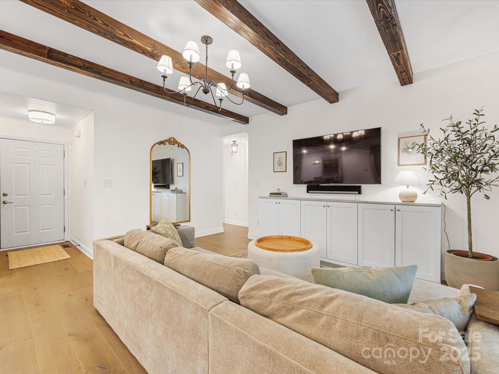 2212 Courtyard Lane