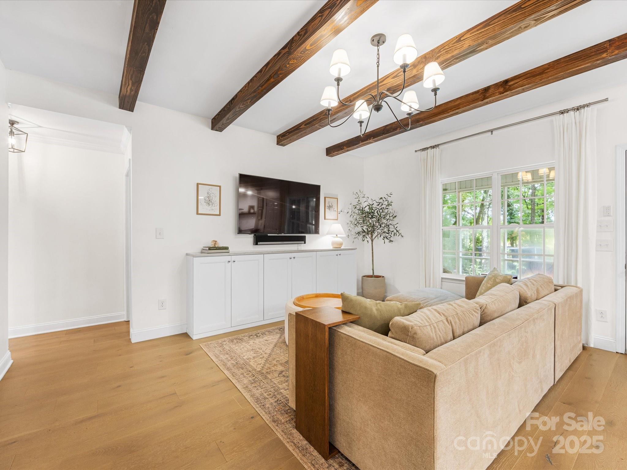 2212 Courtyard Lane