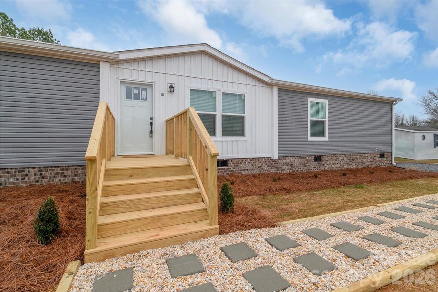 "New Construction" 3 spacious bedrooms, 2 modern bathrooms, 1 Study and an open-concept layout. Enjoy cooking in a stylish kitchen with contemporary finishes, relax in the expansive living room, and unwind in your private primary suite.