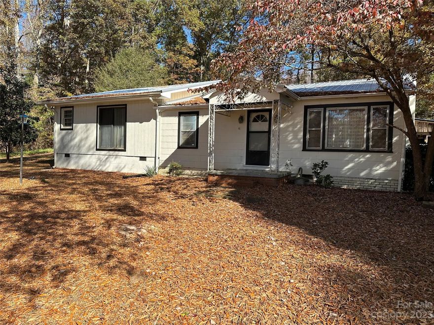 Adorable 2BR/2 BA home in West Iredell, no HOA. Large flex room that is/ 
Can be used as another bedroom. Enjoy privacy and relaxation in the quiet neighborhood but close to all conveniences. Roof replaced 2020, updated kitchen and bathroom, two brand new split units and new washer/dryer. Make your appointment today.