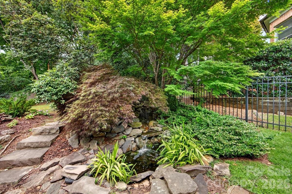 6784 Lynrose Court