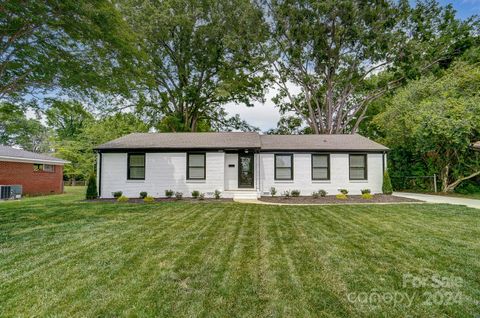 Single Family Residence in Charlotte NC 3909 Sudbury Road.jpg