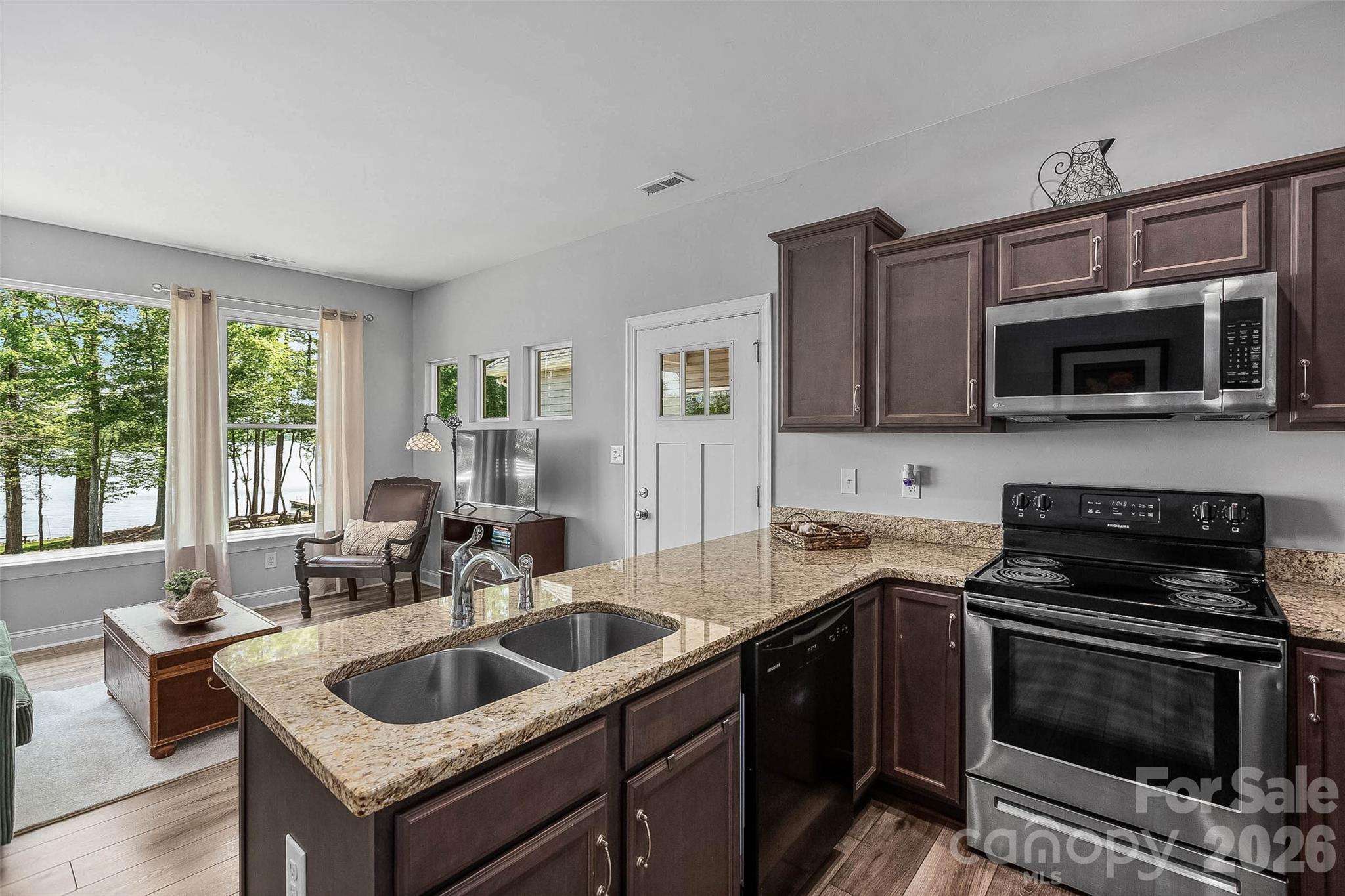 Yachtsmans Point - Residential