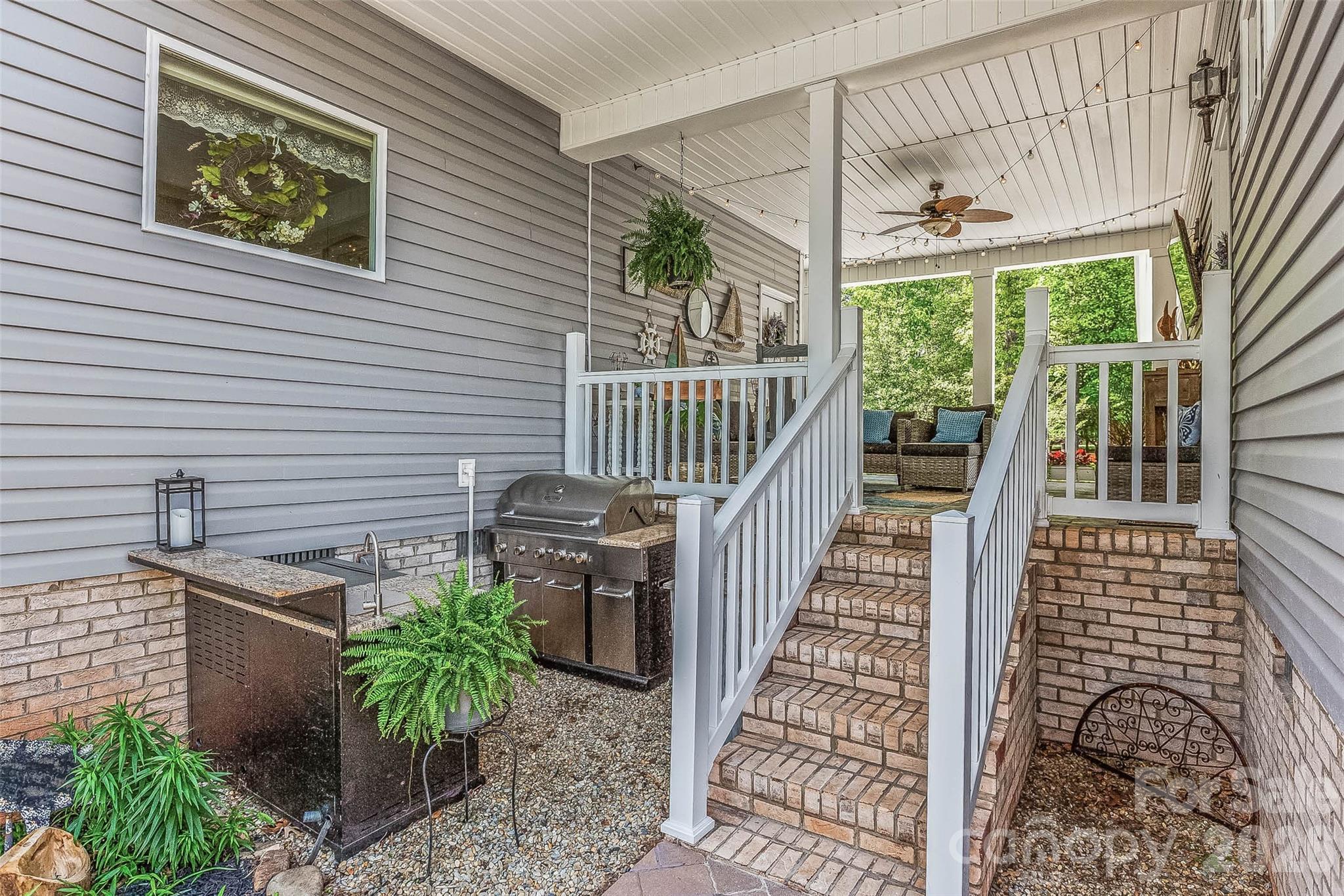 Yachtsmans Point - Residential