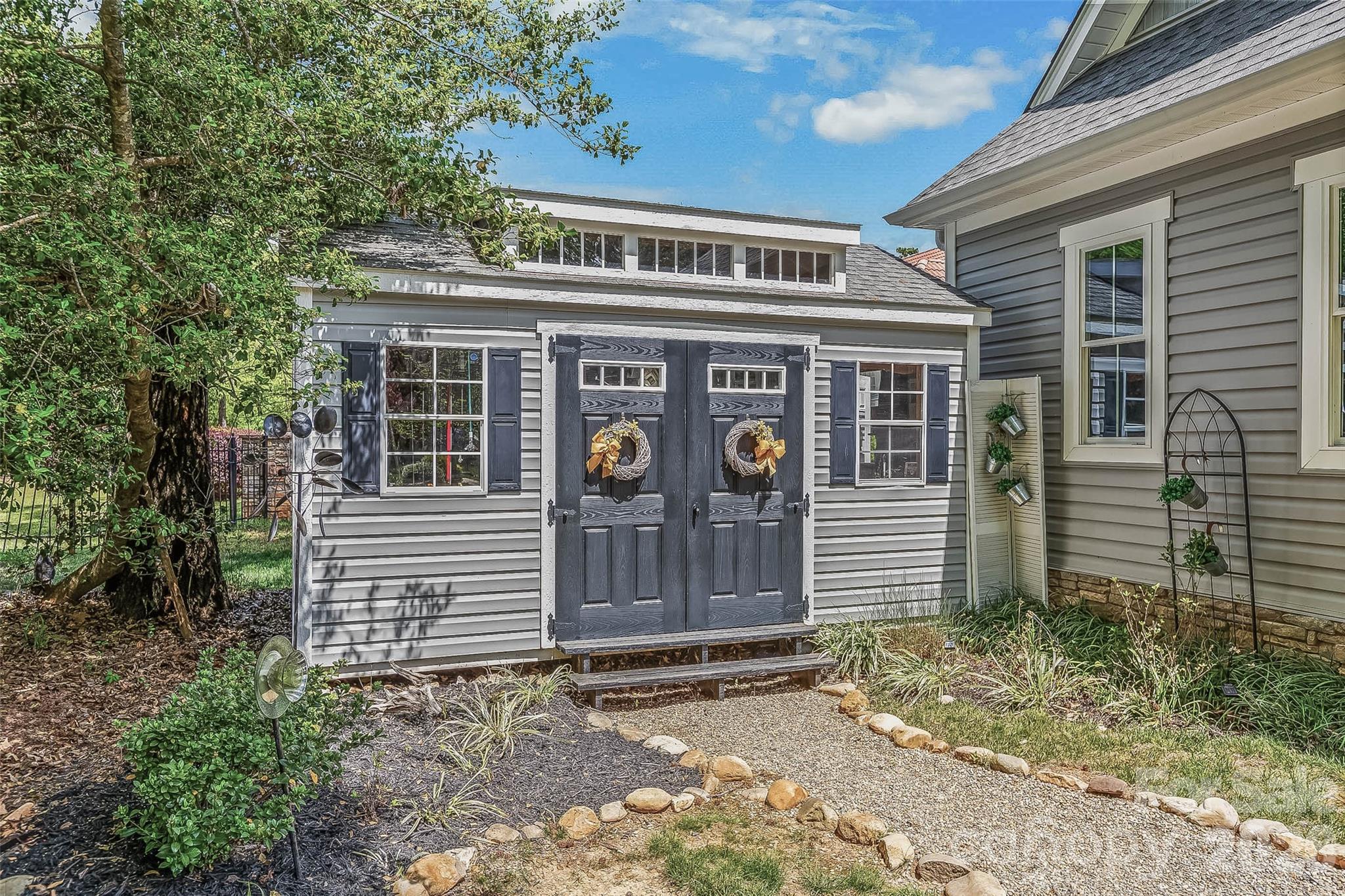 Yachtsmans Point - Residential