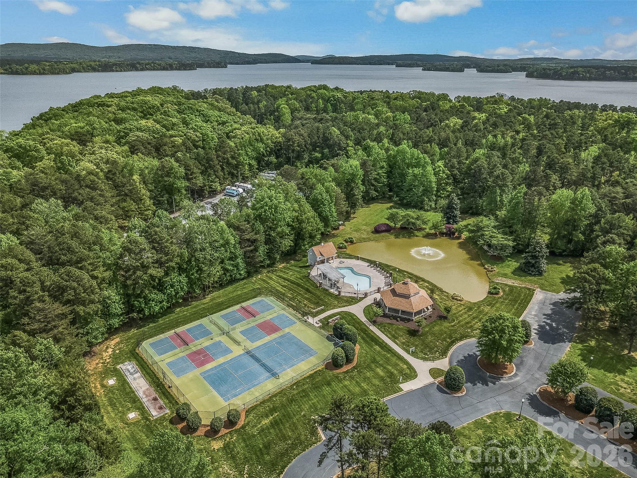 Yachtsmans Point - Residential