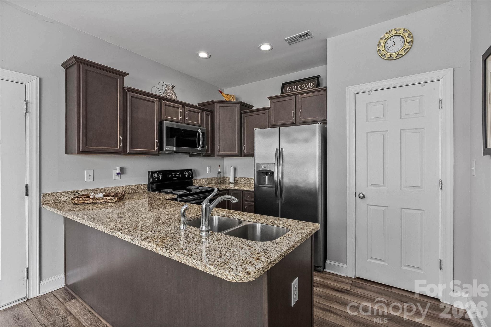 Yachtsmans Point - Residential