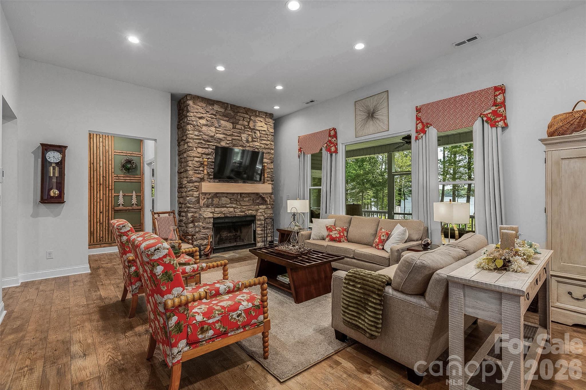 Yachtsmans Point - Residential