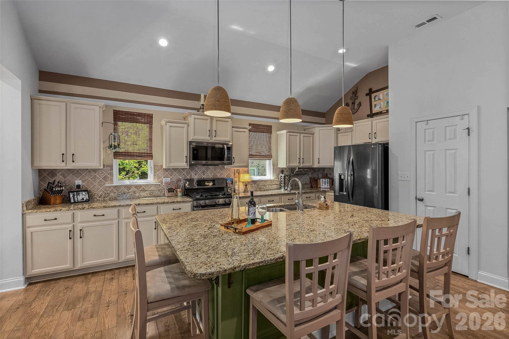 Yachtsmans Point - Residential