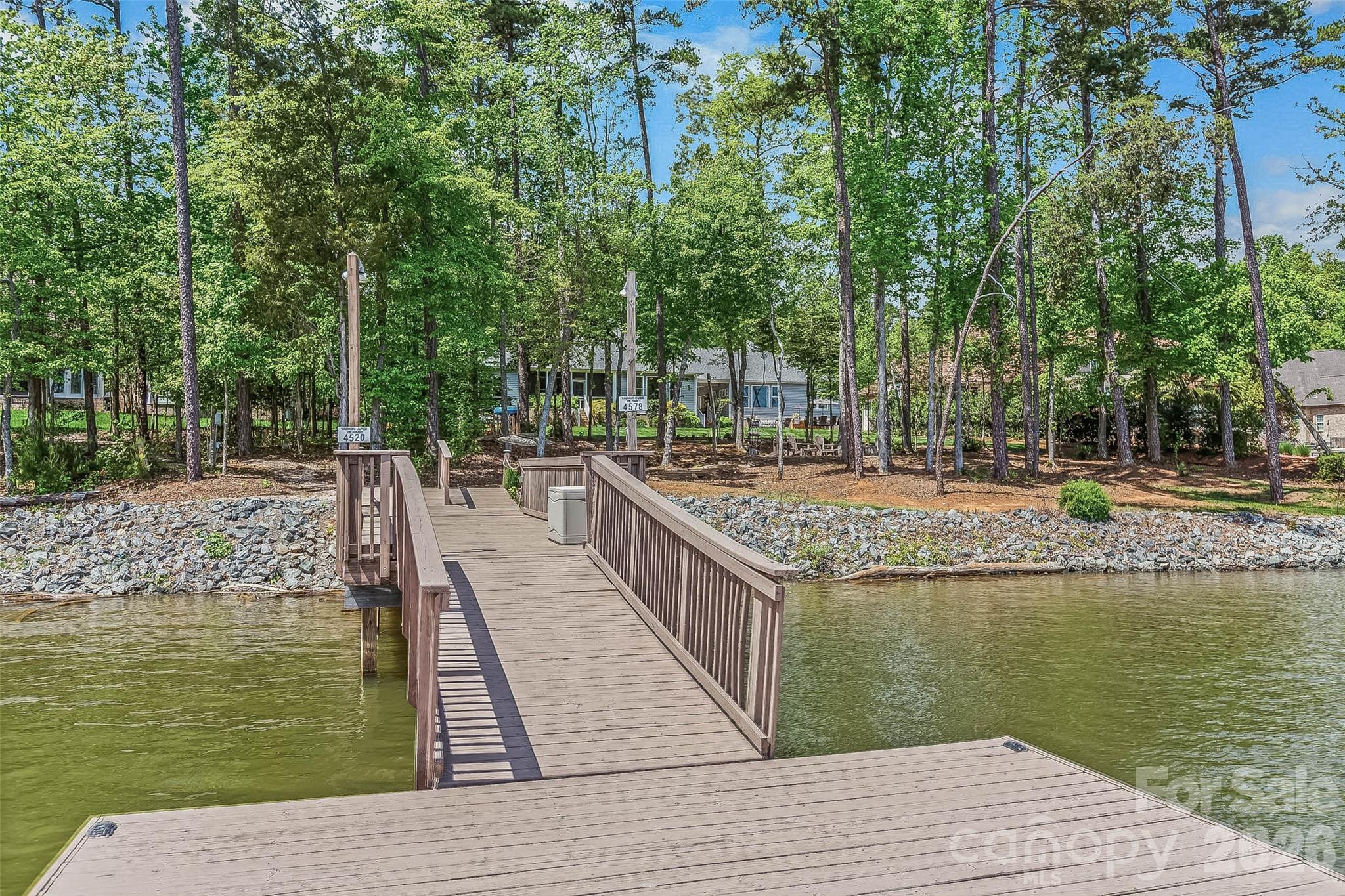 Yachtsmans Point - Residential