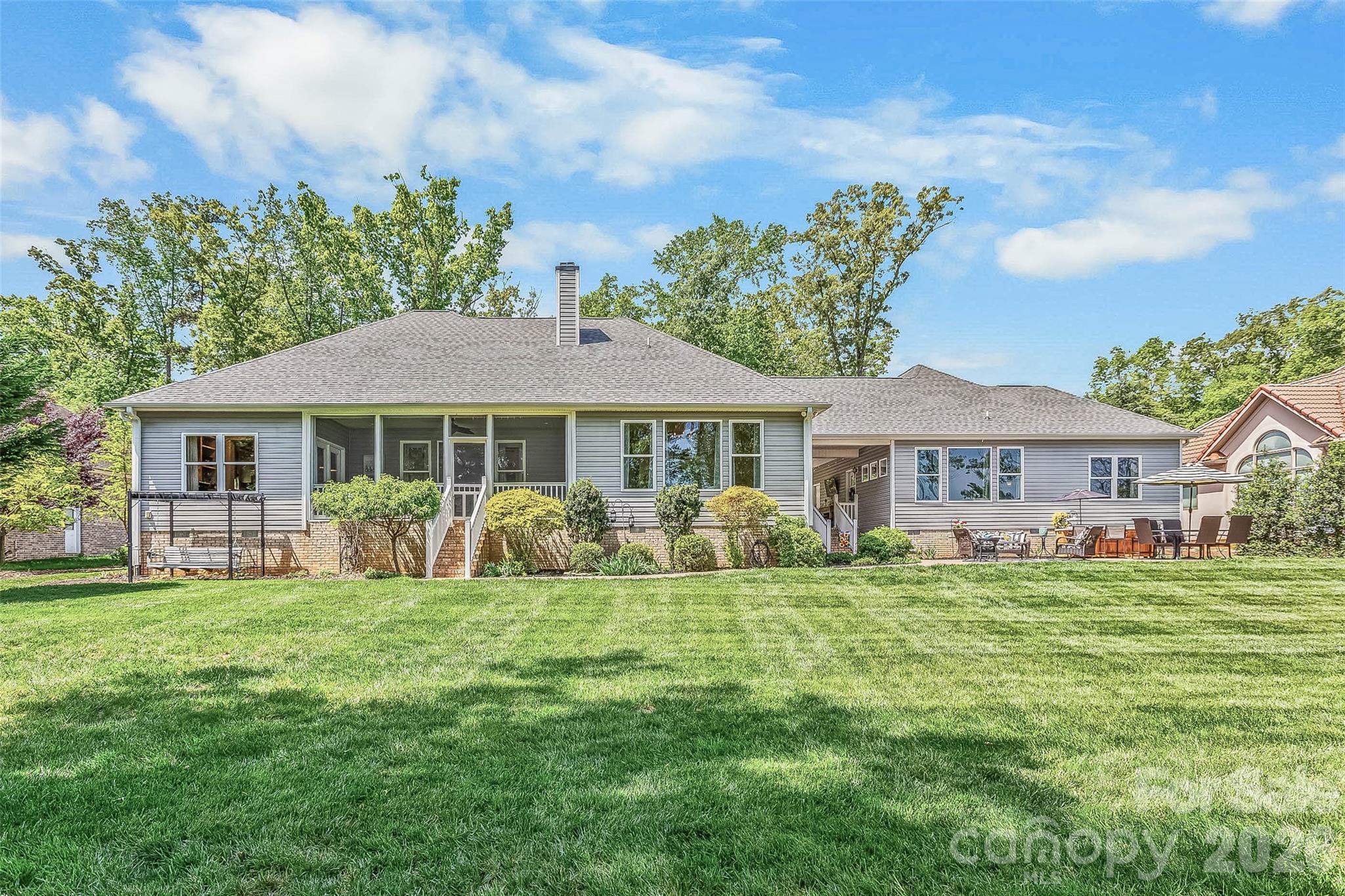 Yachtsmans Point - Residential