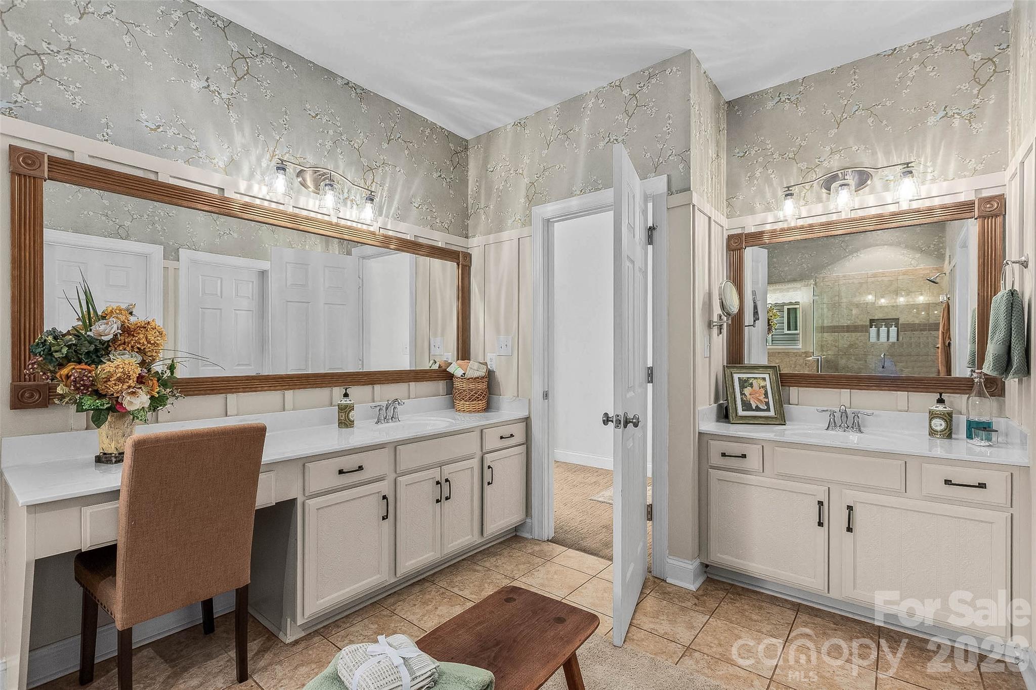 Yachtsmans Point - Residential