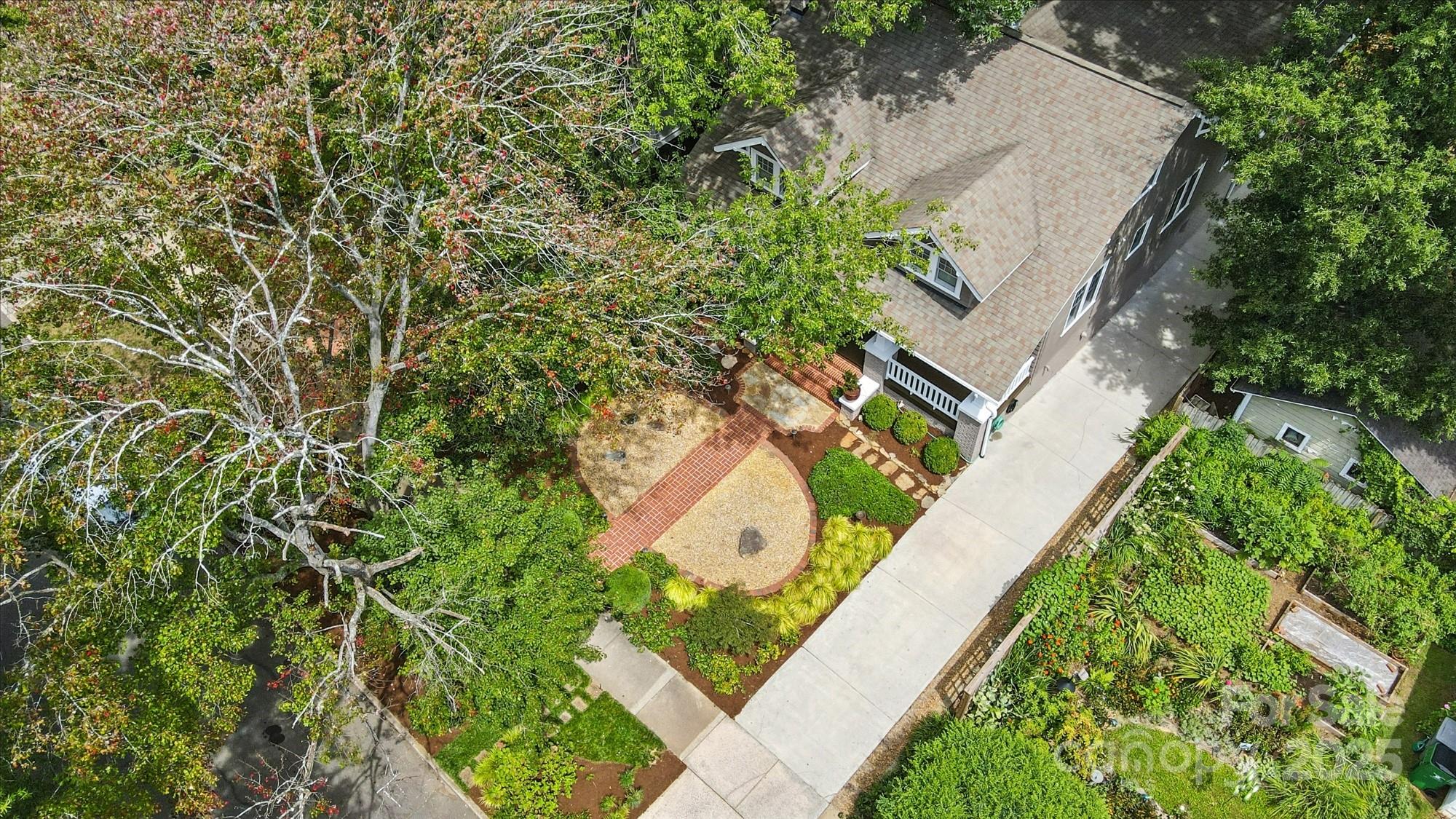 813 E Kingston Avenue