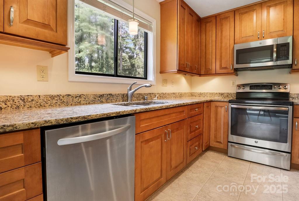 Hendersonville, North Carolina 28792, United States, 3 Bedrooms Bedrooms, ,2 BathroomsBathrooms,Residential,Active,191759