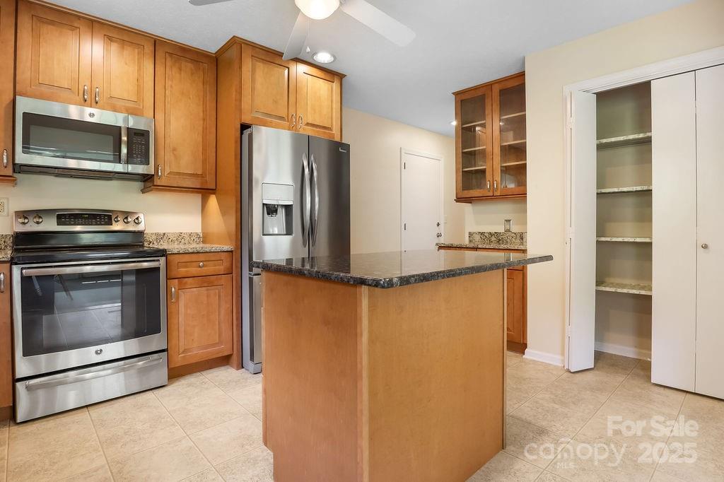 Hendersonville, North Carolina 28792, United States, 3 Bedrooms Bedrooms, ,2 BathroomsBathrooms,Residential,Active,191759