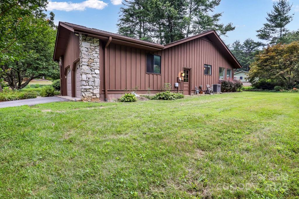 Hendersonville, North Carolina 28792, United States, 3 Bedrooms Bedrooms, ,2 BathroomsBathrooms,Residential,Active,191759