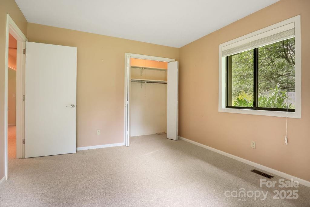 Hendersonville, North Carolina 28792, United States, 3 Bedrooms Bedrooms, ,2 BathroomsBathrooms,Residential,Active,191759