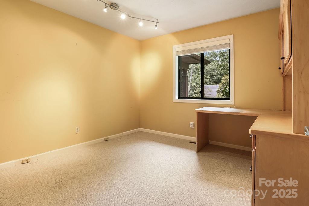 Hendersonville, North Carolina 28792, United States, 3 Bedrooms Bedrooms, ,2 BathroomsBathrooms,Residential,Active,191759