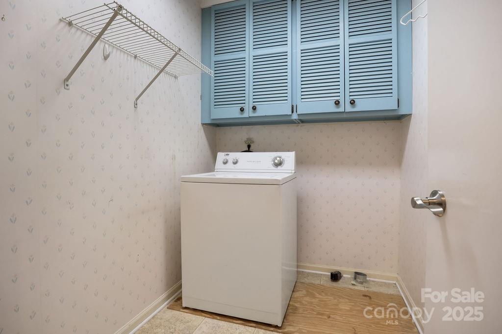 Hendersonville, North Carolina 28792, United States, 3 Bedrooms Bedrooms, ,2 BathroomsBathrooms,Residential,Active,191759